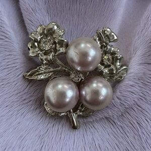 Vintage Pearl Rhinestone Flower Brooch Silver Tone Costume Jewelry 1.5"